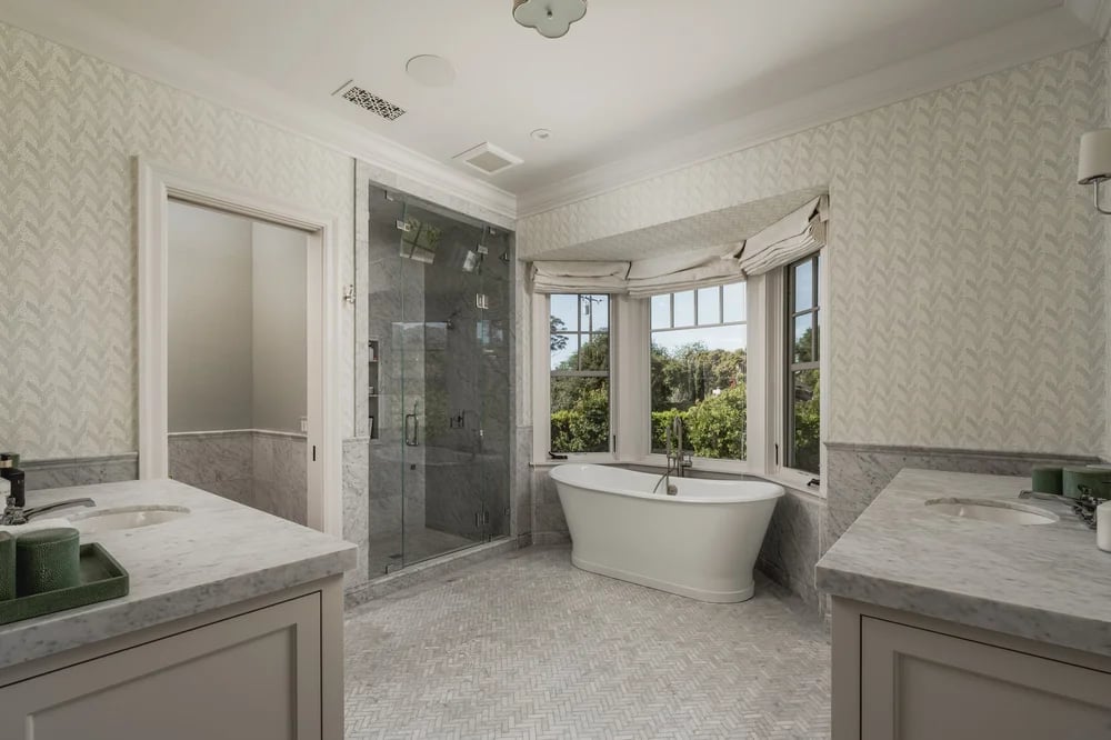 260 Oak Road, property photograph 45