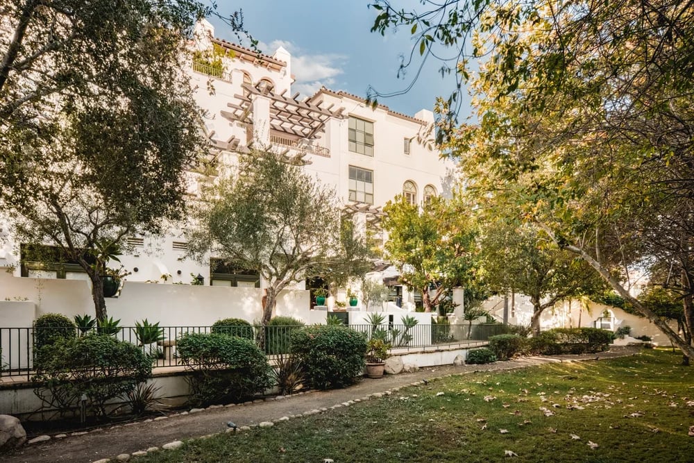 401 Chapala Street #111, property photograph 4
